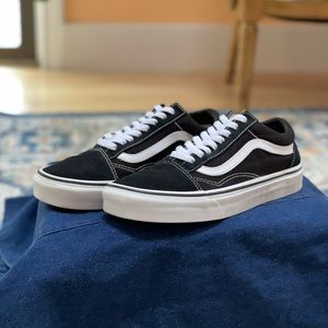 Vans old skool.